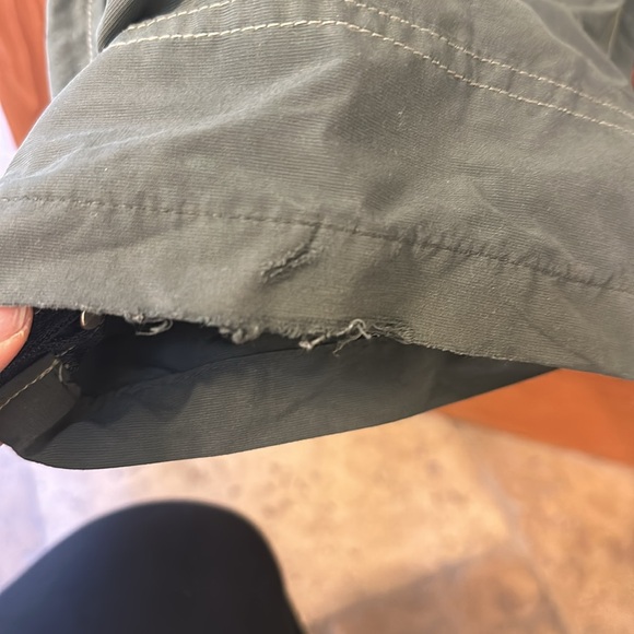 KUHL Liberator Convertible Pants - Hiking green Men's 32" x 32” Inseam - Picture 6 of 7